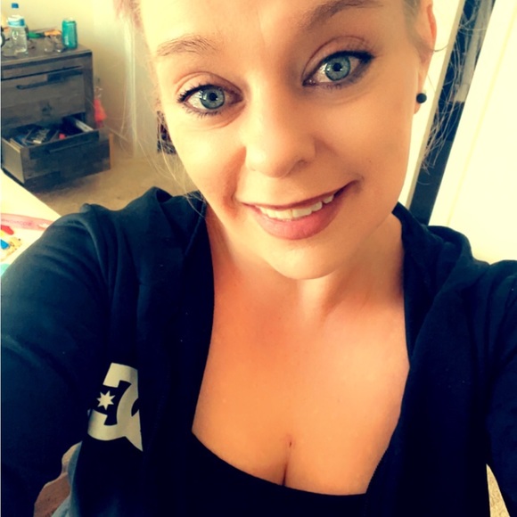 Meet your Posher, Elychia - Picture 2 of 2